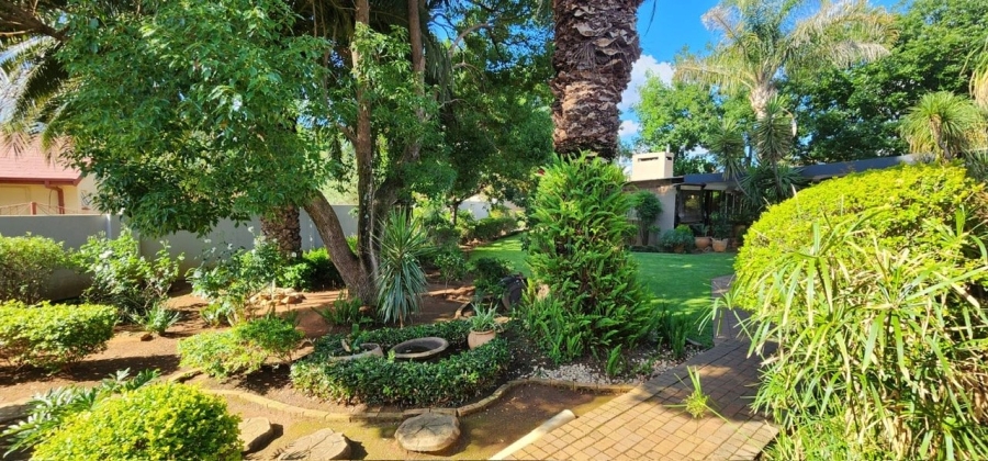 7 Bedroom Property for Sale in Flamwood North West